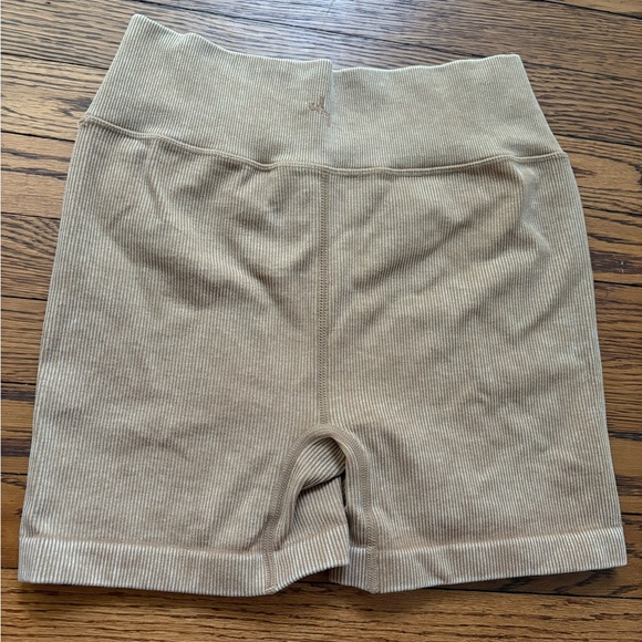 JoyLab Tan Ribbed Shorts Set - Picture 4 of 5